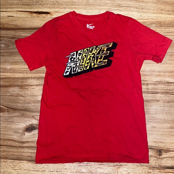 Red Nike athletic graphic tee size Medium - Picture 1 of 4